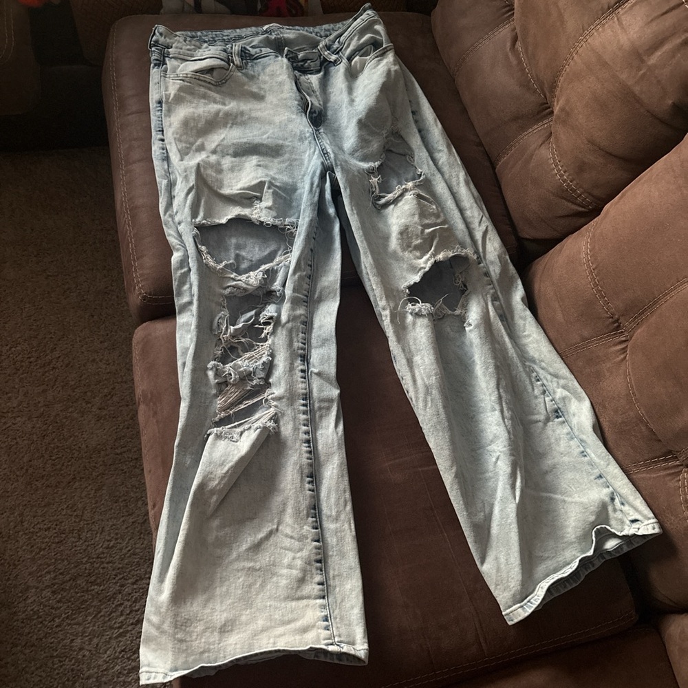 Women’s Rue21 Light Acid Wash Ripped Jeans